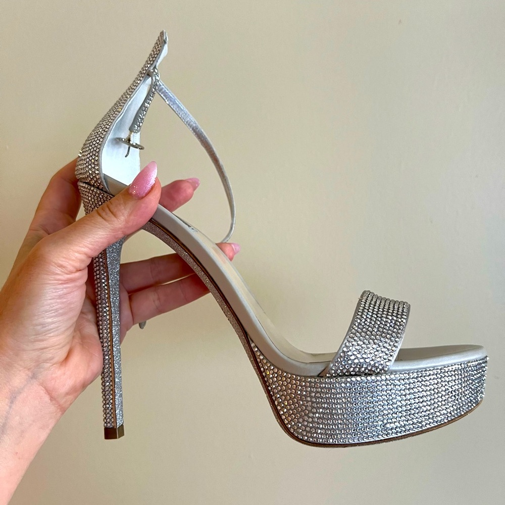 NIB Authentic Rene Caovilla Celebrita Sandals size 40 in Silver
